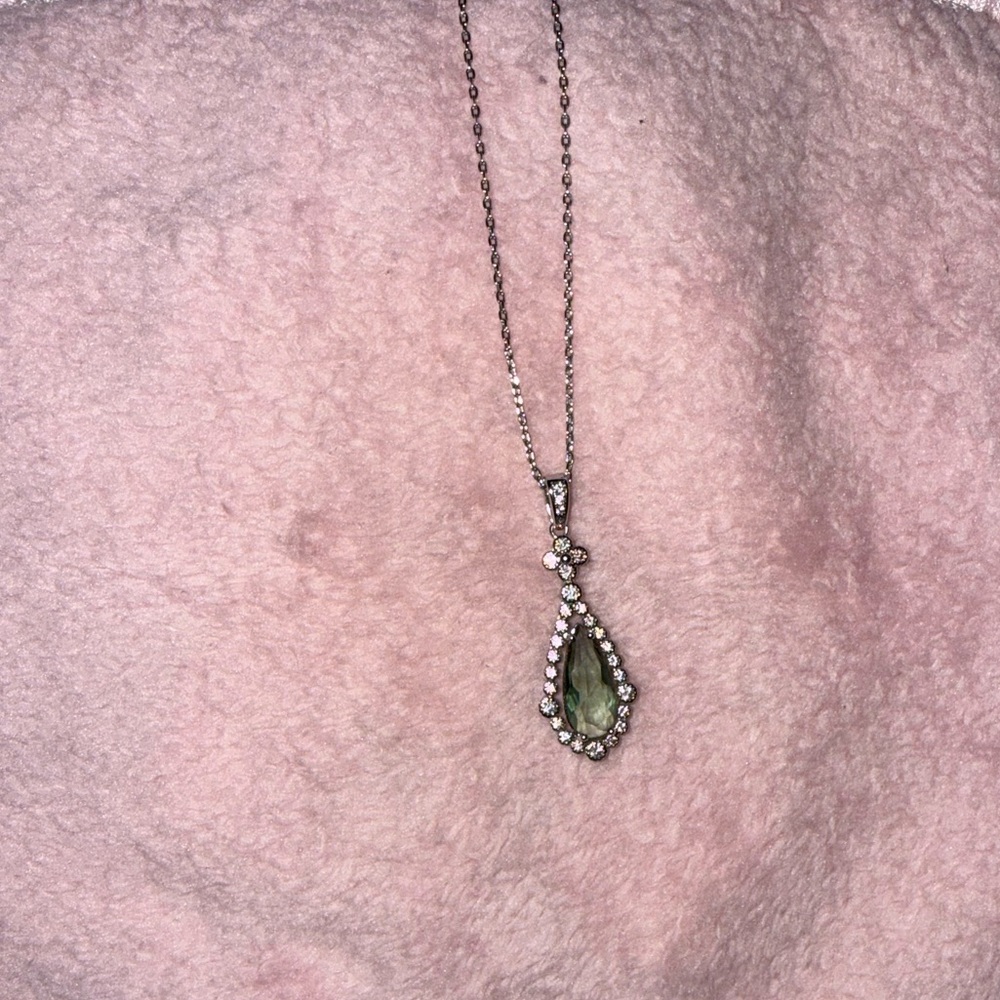Elegant Silver and Green Pendant Necklace